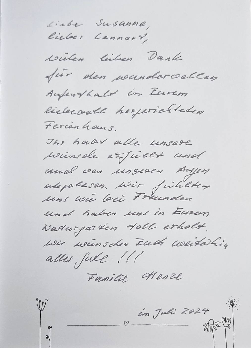Gästebucheintrag: „…vielen lieben Dank für den wundervollen Aufenthalt in Eurem liebevoll hergerichteten Ferienhaus… Wir fühlten uns wie bei Freunden…“ – Familie H., Juli 2024
