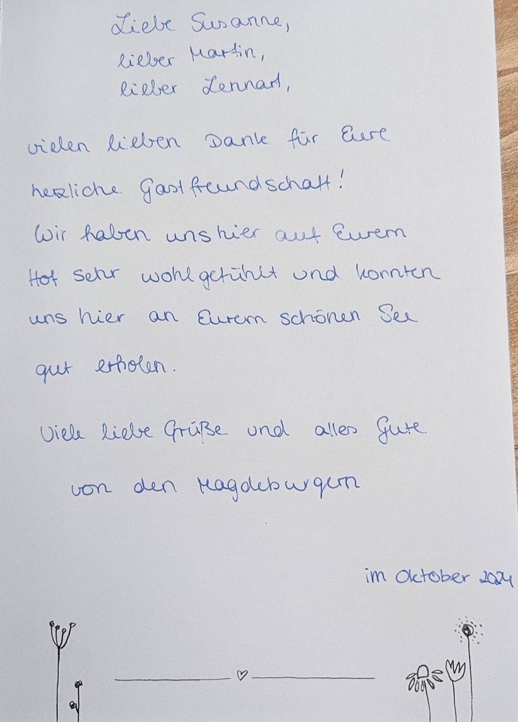 Gästebucheintrag: „…Wir haben uns hier auf Eurem Hof sehr wohlgefühlt und konnten uns hier an Eurem schönen See gut erholen.“ – Die Magdeburger, Oktober 2024